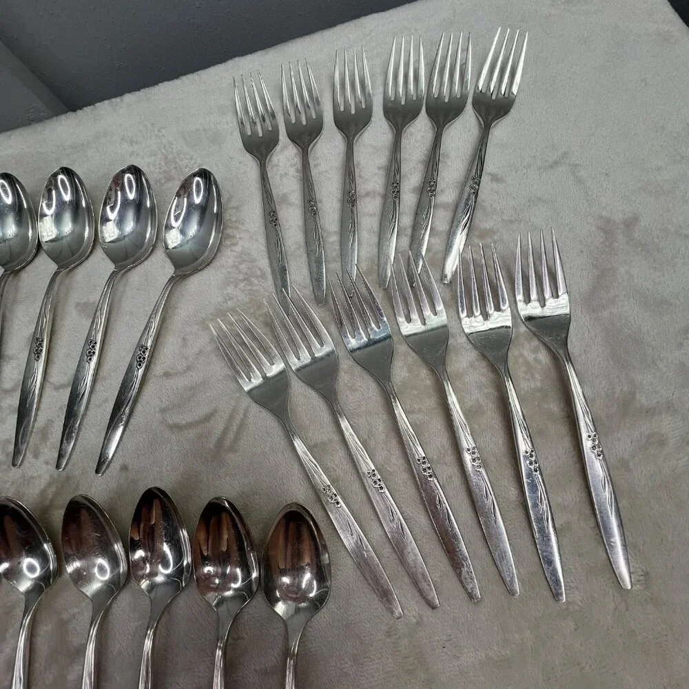 Oneida Community Enchantment Gentle Rose Silverplate Flatware Lot 43 pc